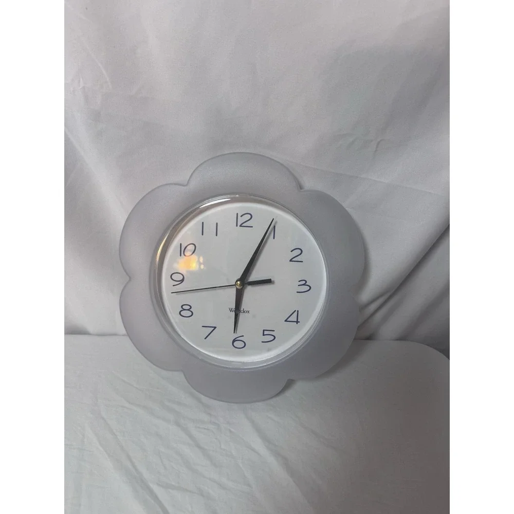 Vintage Style Westclox Flower Wall Clock Cute Y2K Daisy Frosted White Face